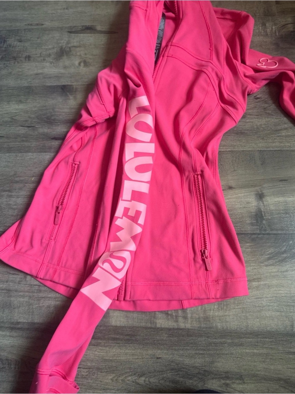 Lululemon Define Jacket Pink Disney Mickey Logo Size 2 Thumbholes - Picture 10 of 12